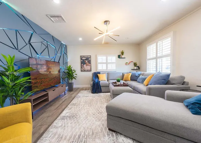 Phoenix 4 Bdr Home With Gym & Hot Tub