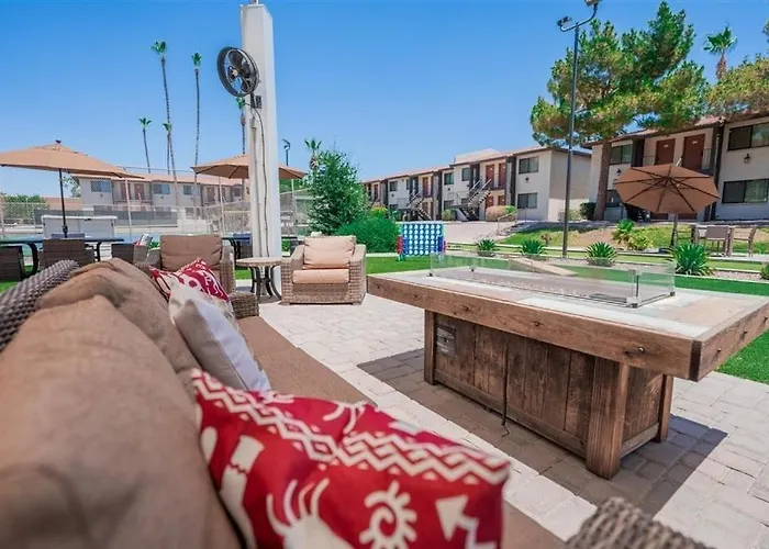 205 Fully Furnished 1Br Suite-Prime Location