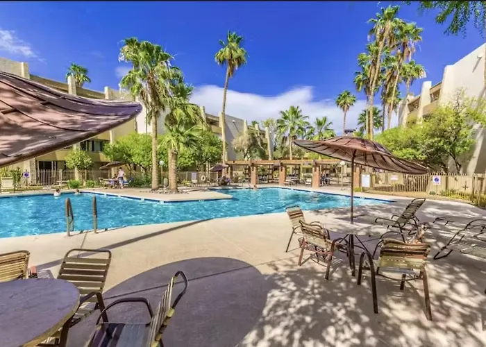 Renovated Condo With Pool, Spa, & Gym Access
