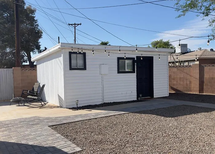 Beautiful Cottage At 37Th Ave!