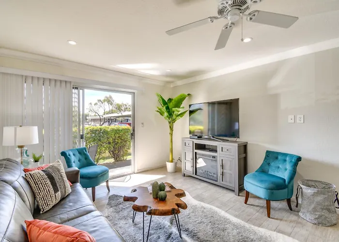 Fashion Square Condo Camelback Mtn On-Site!