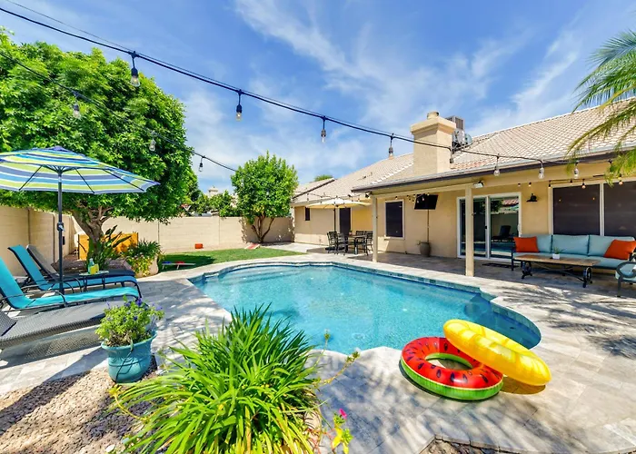 Relax Poolside & Golf: Family Gem In North Phoenix