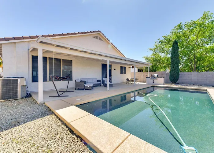Group Getaway W/ Pool & Patio In San Tan Valley!