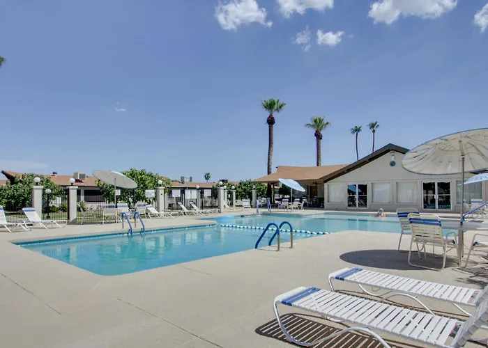Walk To Papago Park: Condo W/ Community Perks!