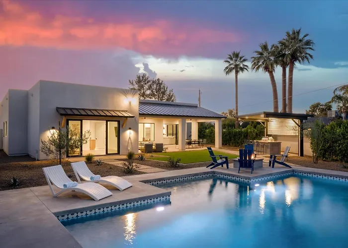 Luxe Villa, Private Pool Putting Green And Bbq