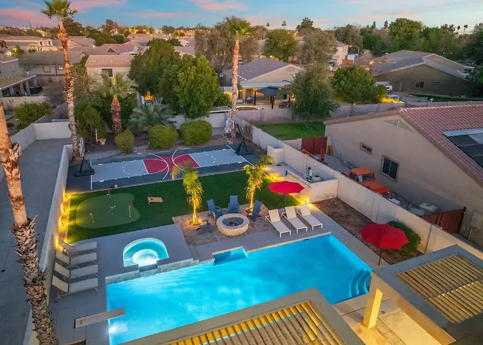 The Cardinal Walk To Stadium Pool+Spa Sportcourt