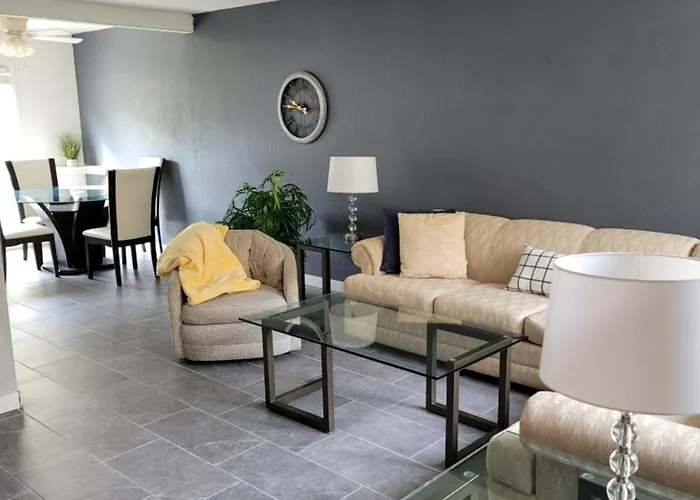 Entire 2 Level Townhouse In Old Town Scottsdale!