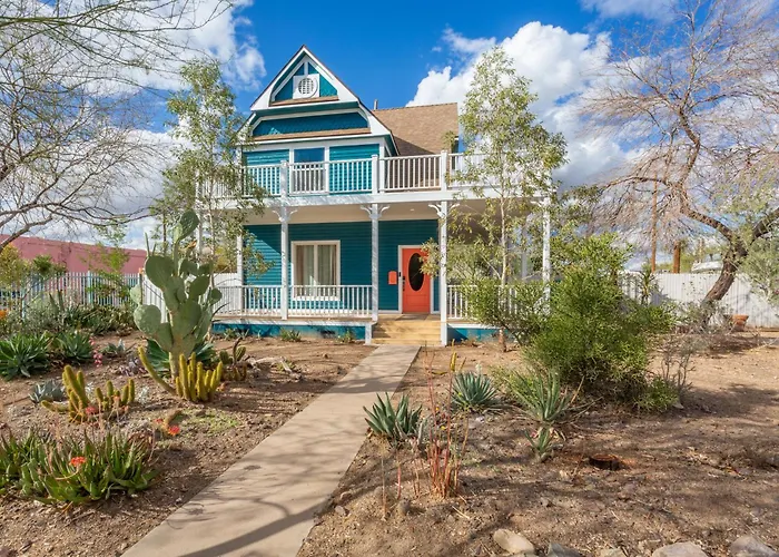 Oasis Downtown- One Of A Kind Historic Home