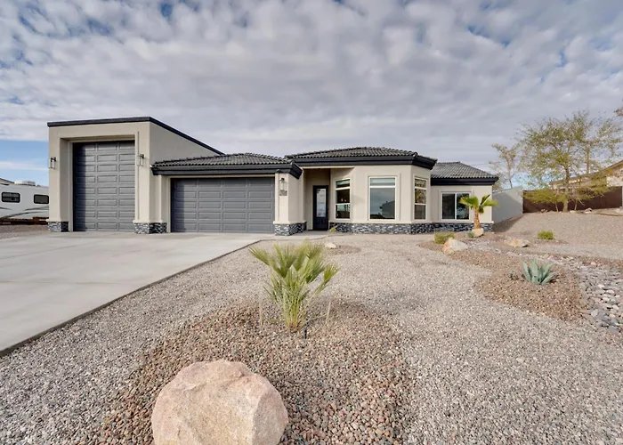 Pool & Patio: Newly Constructed Lake Havasu Home!