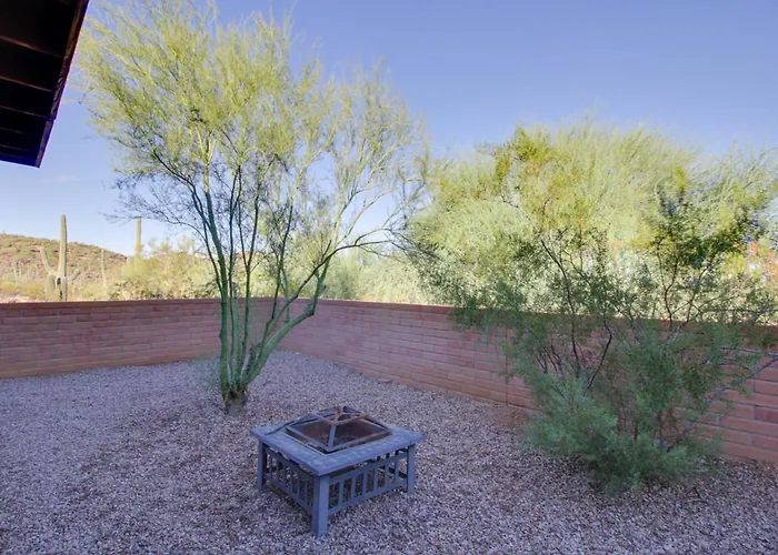 Tucson Home - Hiking Trail Access On-Site!