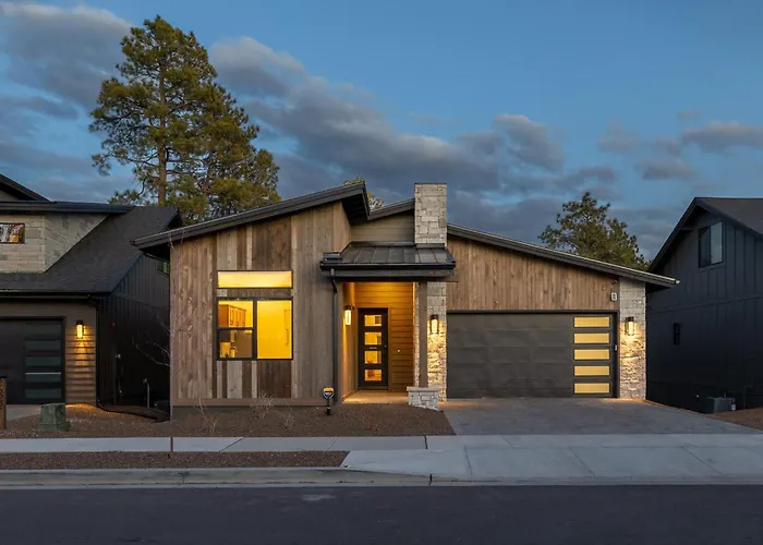 Home With Studio Near Pine Canyon