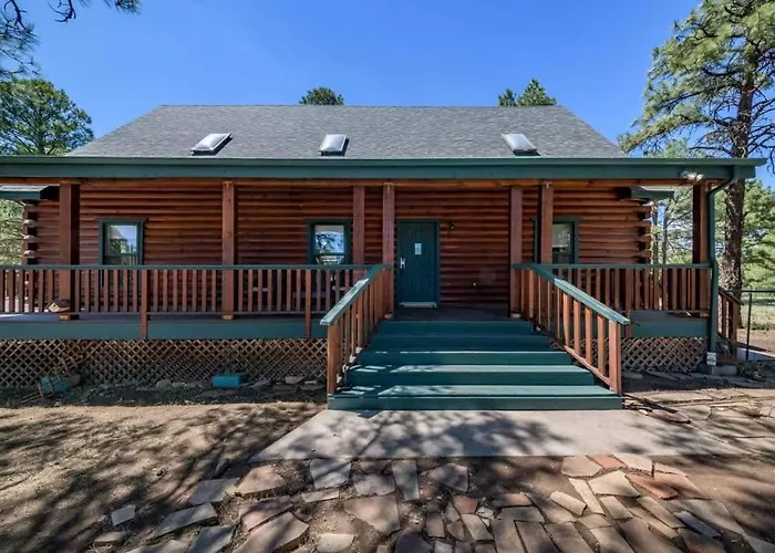 Spacious Cozy Cabin Retreat On 5-Acres With Hottub
