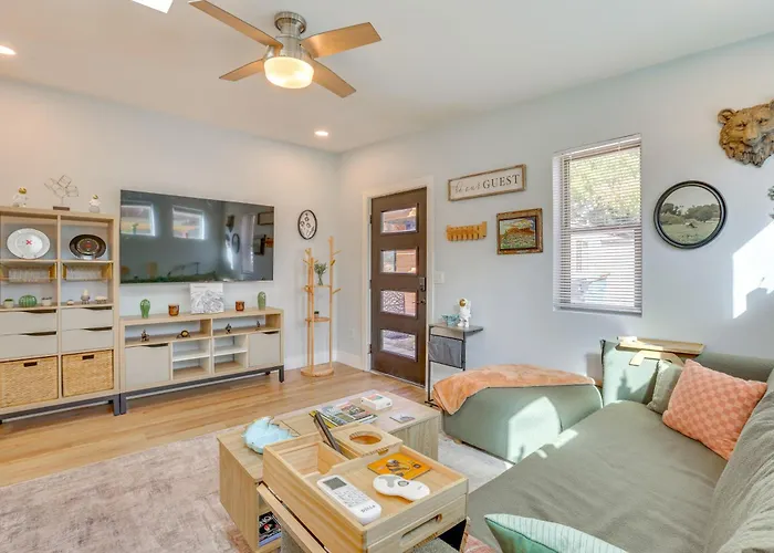 4 Mi To Dtwn Phx: Couples Escape W/ Shared Patio
