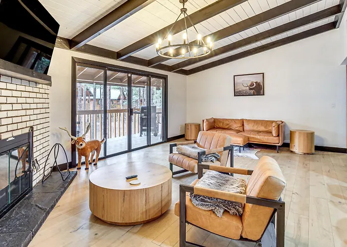 Sledding Thrills & Fireside Warmth: Pinetop Home