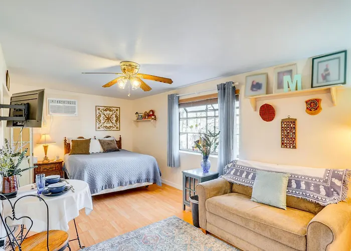 Walkable Studio W/ Patio In Tucson!