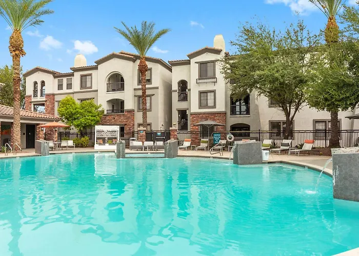 Cozysuites Glendale By The Stadium With Pool 31