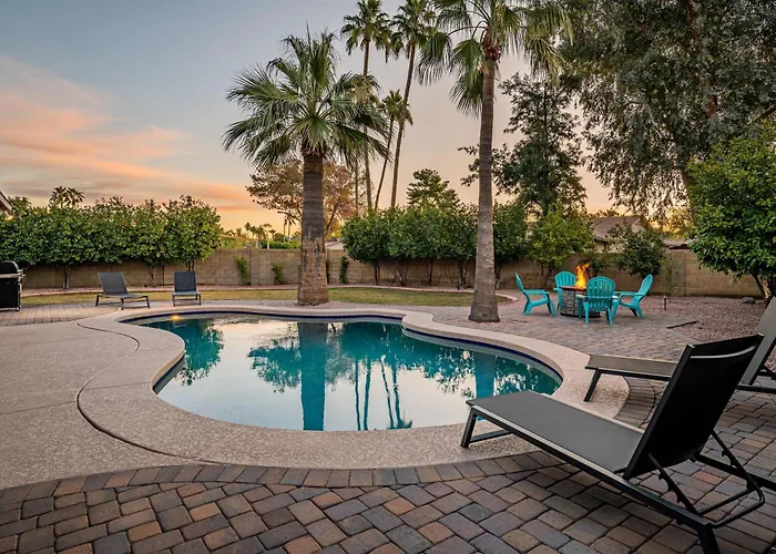 Art Deco Oasis - Vintage Charm Pool Firepit Bbq