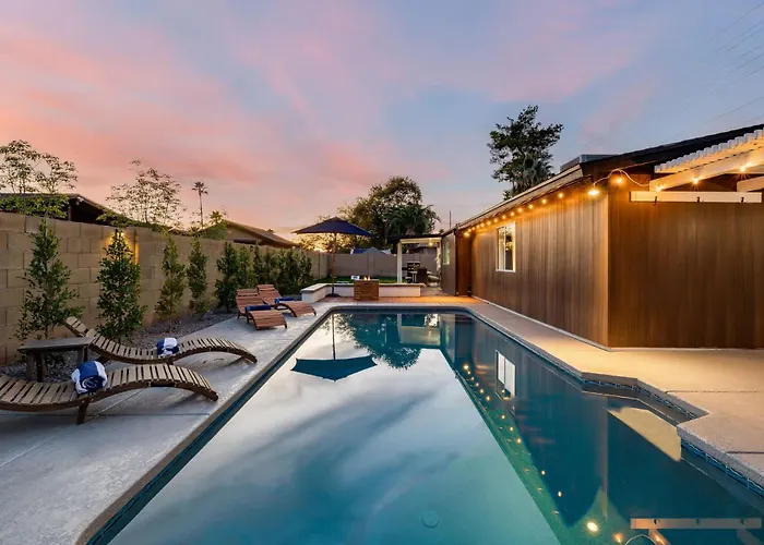 Modern Cactus Home - Luxe With Spa-Baths Pool & Firepit