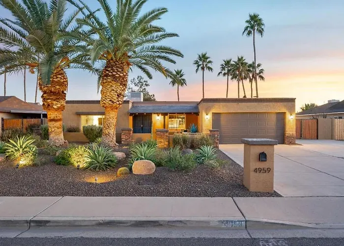 Blue Agave Home - Chic & Stylish With Pool Putt & Games