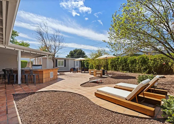 Royal Modern -Stylish Home With Casita And Grille