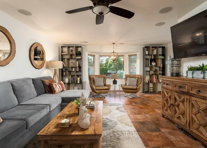 Crimson Canyon Home - Majestic Nature Southwest Charm