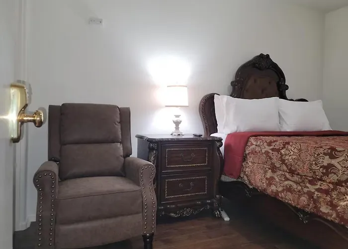 Phoenix Queen Bed Oasis VI Bedroom 2