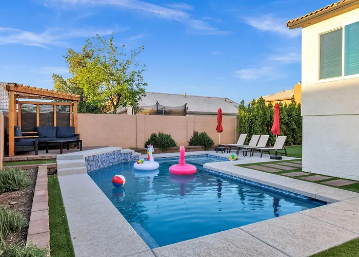 New! Luxe Vacation Retreat - Heated Pool, Putting Green