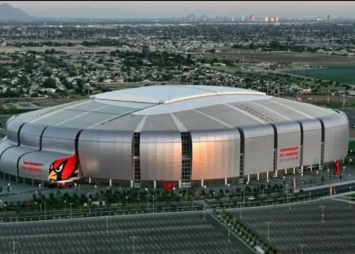 Executive Retreat Near State Farm Stadium