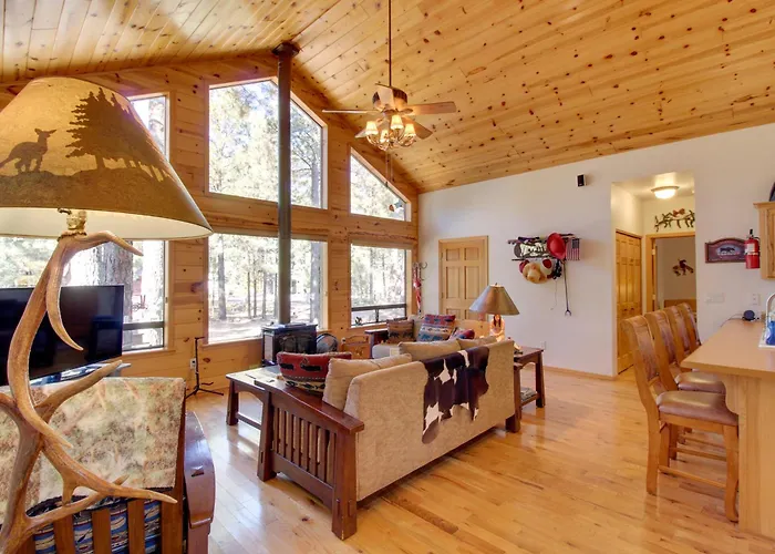 Scenic Deck + Horse Corral: Pinetop-Lakeside Cabin