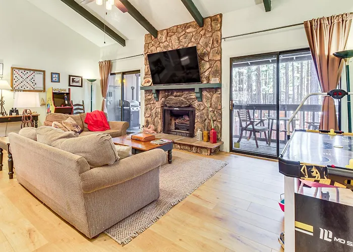 Hike & Golf: Family Home W/ Balcony In Pinetop!