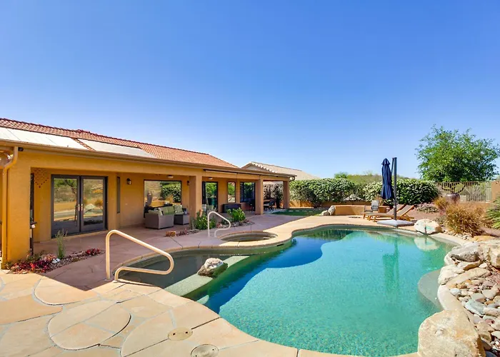 Newly Renovated Home W/ Pool Access In Tucson!
