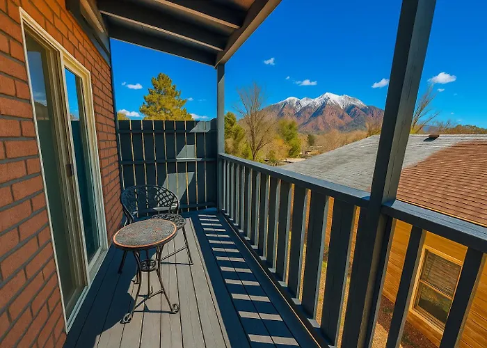 New I Mountain Views I Hot Tub I Lawn Games I Patio I Bbq