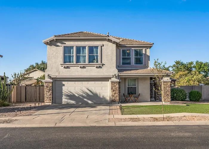 Spacious Entire Home 4B & 2.5B In Avondale Arizona