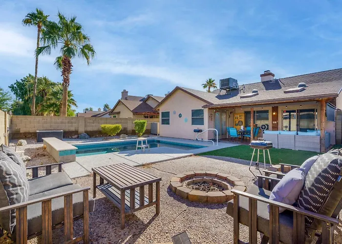 Amazing Pool Backyard Oasis 3-Bedroom Getaway