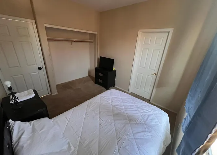 Goodyear Cul-De-Sac Room 2