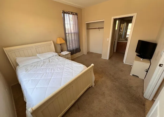 Goodyear Cul-De-Sac Room 1