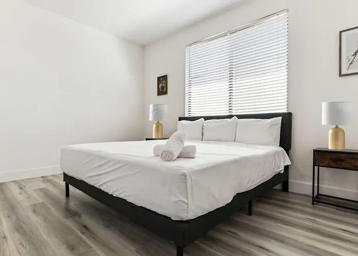 Glendale Cozysuites - Westgate With Pool 10