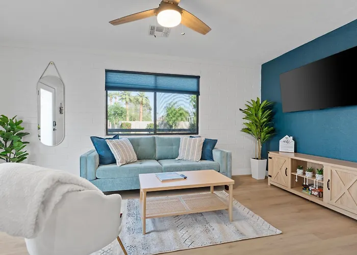 Biltmore 2Br Bungalow #4 - Workspace, Free Parking, Laundry, Patio!