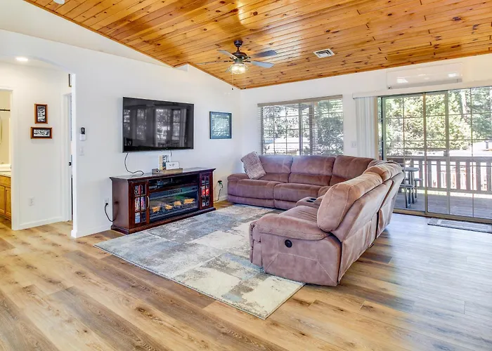 Walk To City Park: Family-Friendly Show Low Home