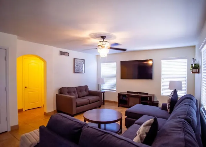 Full House W/ Private Heated Pool And Pizza Oven!