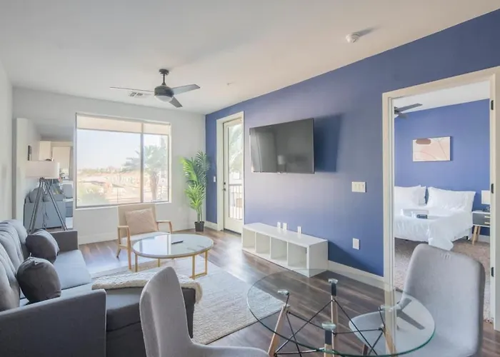 Spotless 1Bd - Pool, Gym, Parking, W-D - Sleeps 4