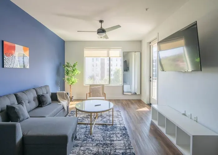 Chic 1Bd - Pool, Gym, Parking, W-D - Sleeps 4