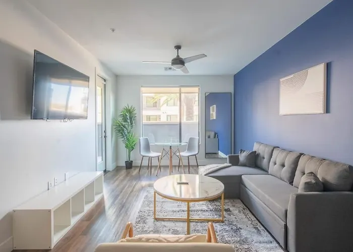 Stylish 1Bd - Pool, Gym, Parking, W-D - Sleeps 4