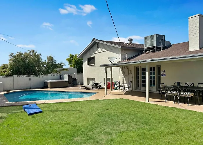 Desert Pearl: Hot Tub For 8 + Pool + By Games