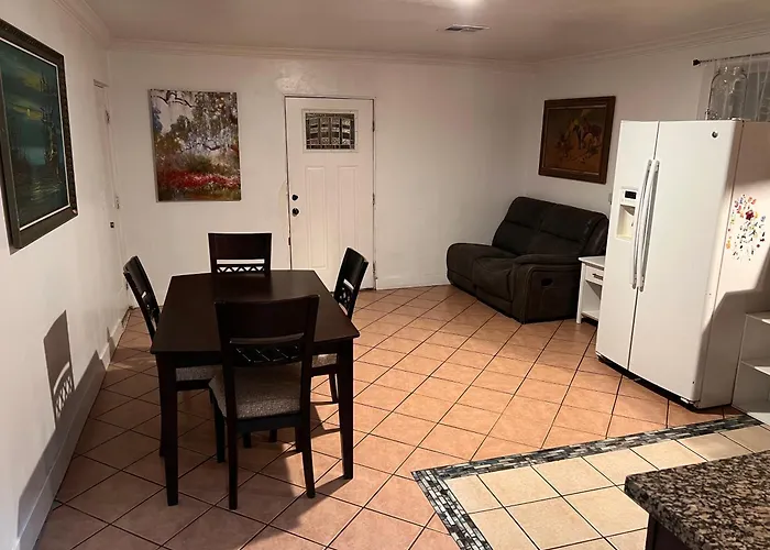 Downtown Secluded Room 3