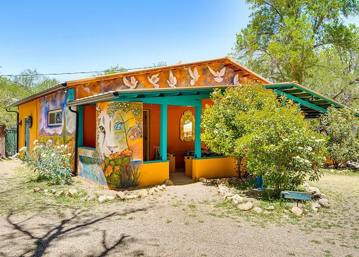 Vibrant 'Casa Paloma' W/ Patio - Near Vineyards!