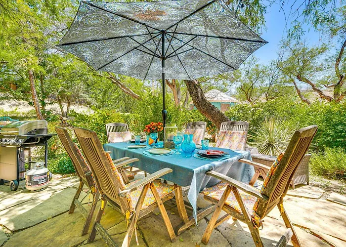 Casa Paloma Studio: Artsy & Airy W/ Hot Tub Access