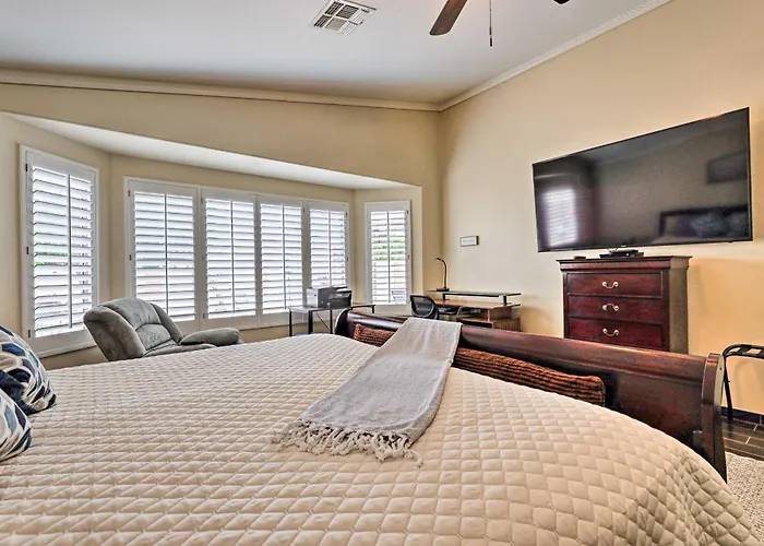 Bbq-Ready Oasis Near Golfing + Surprise Stadium!