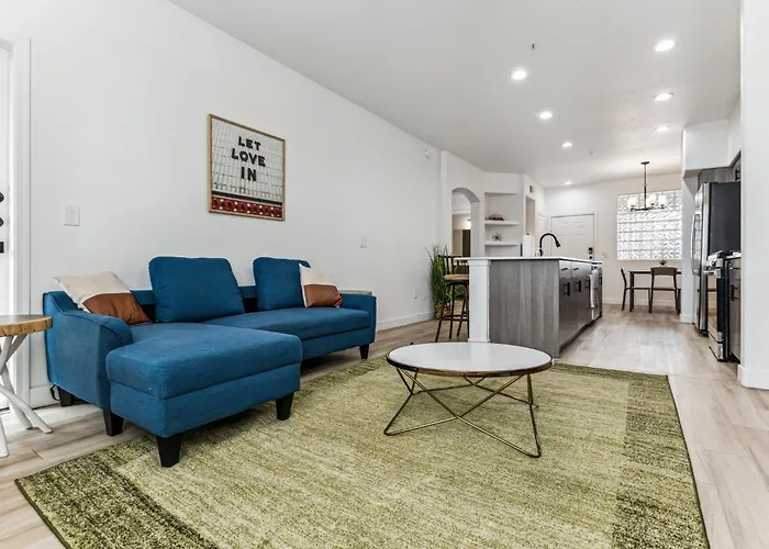 Cozysuites Glendale By The Stadium With Pool 20