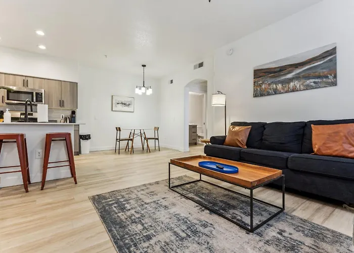 Cozysuites Glendale By The Stadium With Pool 23